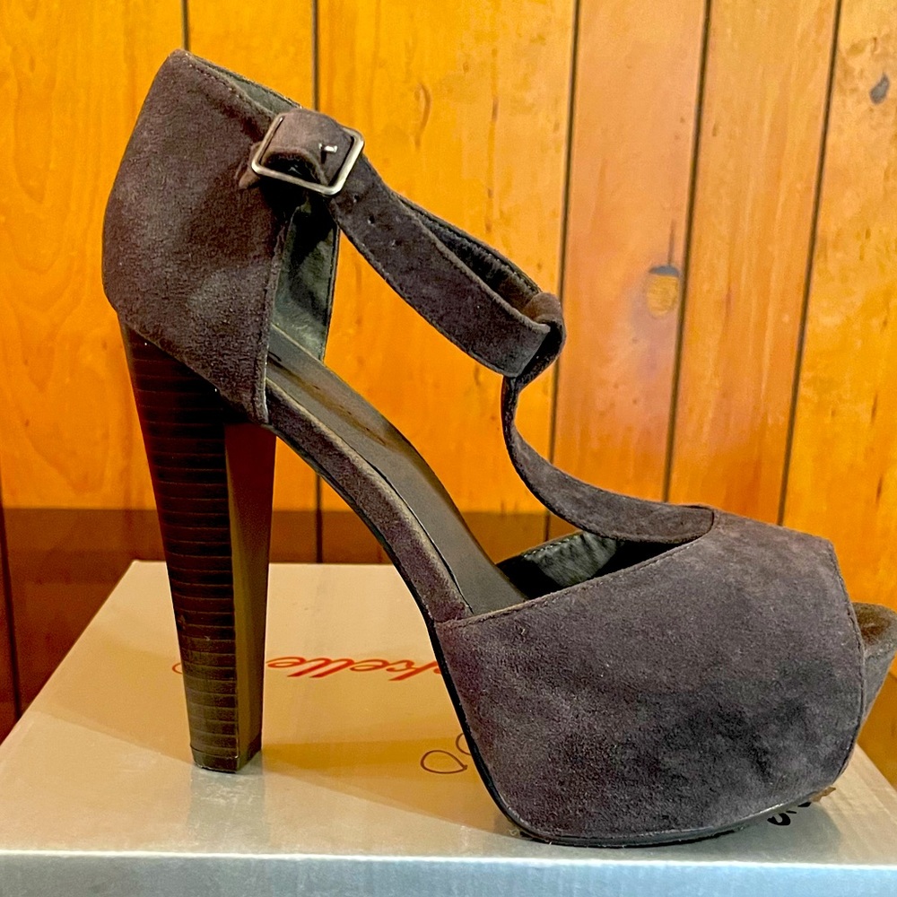 Grey Brina Heels Comfortable & Cute size 8 worn 1x